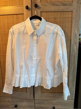 GAP White Classic Collared Button-Up Shirt